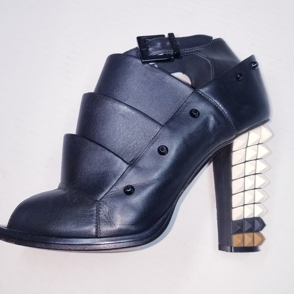🌸 Fendi | Leather Ankle Boots with Spiked Heel Design, size 40‎ - Picture 2 of 16
